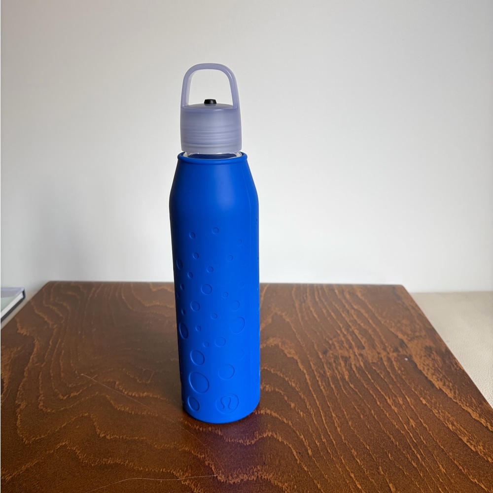 Lululemon Athletica H2Om Glass Water Bottle Silicone Sleeve, Cerulean Blue